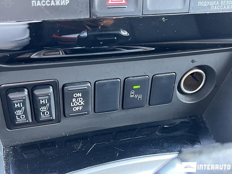 Mitsubishi Pajero Sport 15 mitsubishi pajero sport 2016