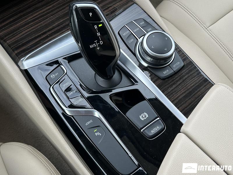 BMW 530e 13 bmw 530e 2019