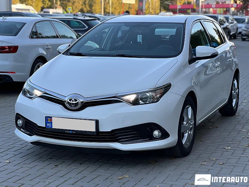 toyota auris 2015