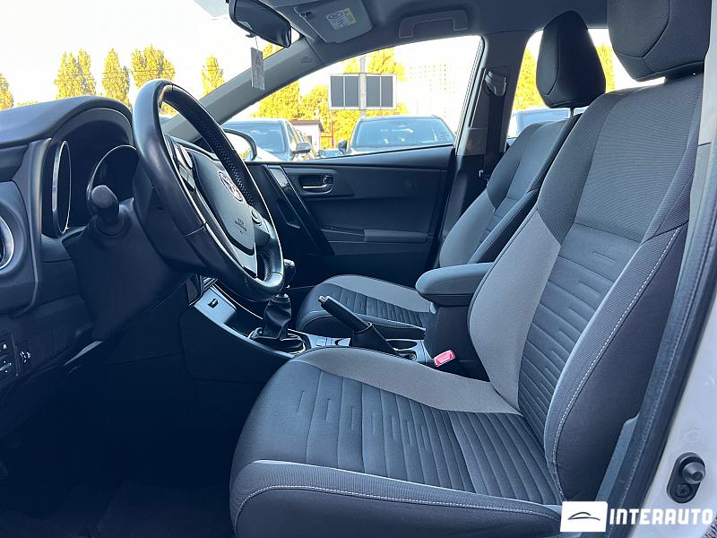 Toyota Auris 6 toyota auris 2015