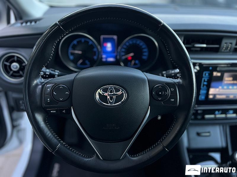 Toyota Auris 7 toyota auris 2015