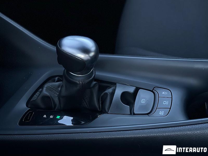 Toyota C-HR 13 toyota c-hr 2019