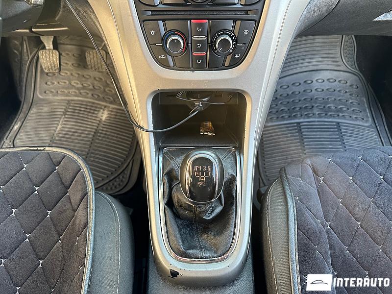 Opel Astra 11 opel astra 2012