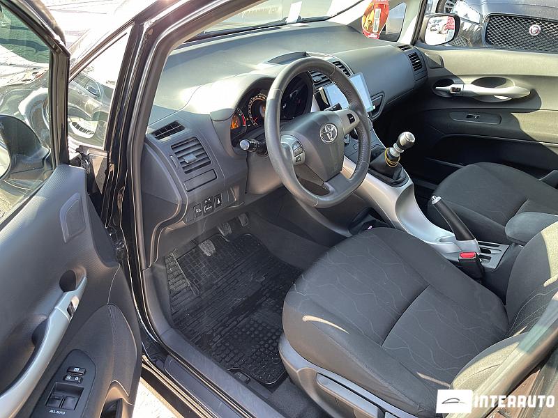 Toyota Auris 5 toyota auris 2011