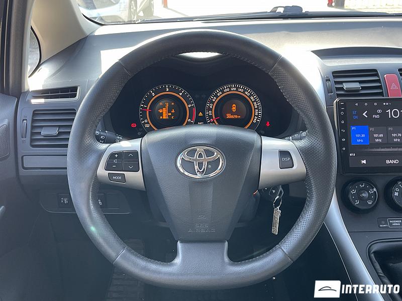 Toyota Auris 7 toyota auris 2011