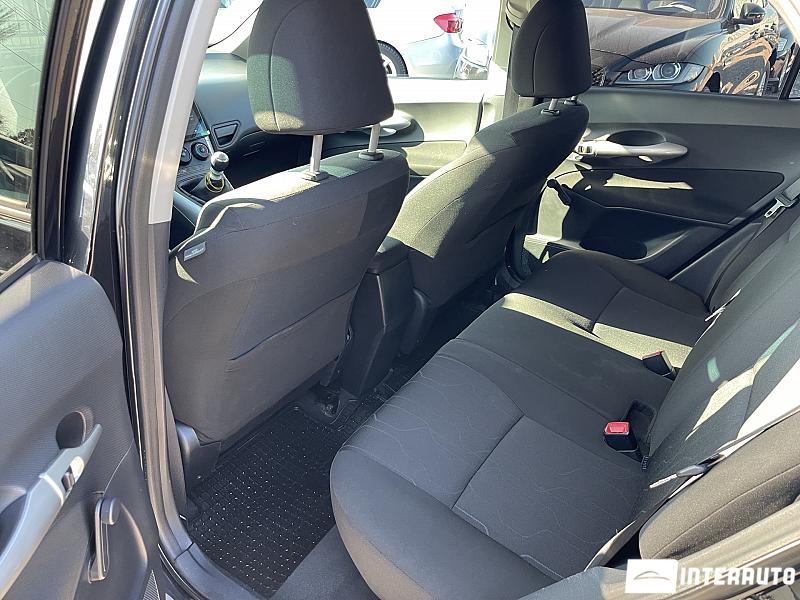 Toyota Auris 13 toyota auris 2011