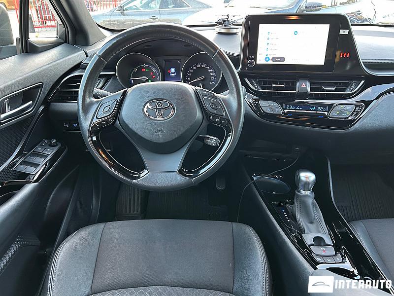 Toyota C-HR 8 toyota c-hr 2022