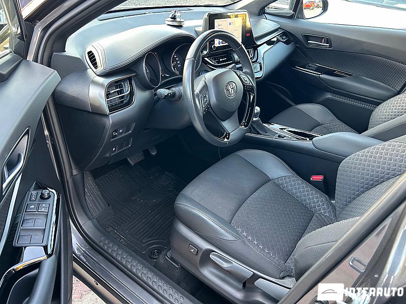 Toyota C-HR 6 toyota c-hr 2022