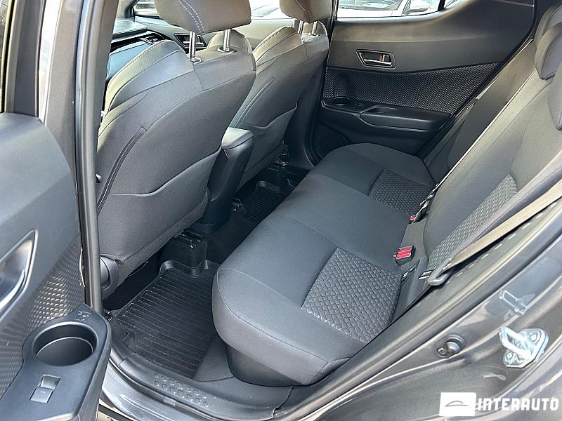 Toyota C-HR 16 toyota c-hr 2022