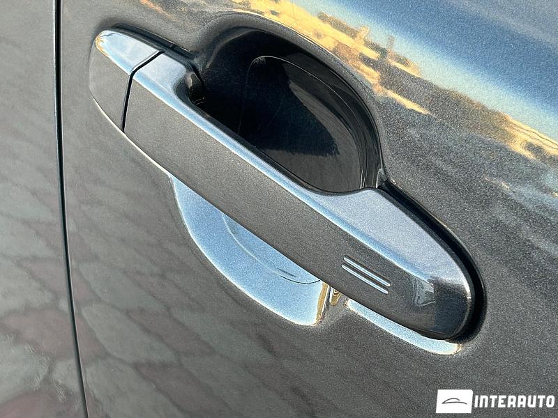 Toyota C-HR 5 toyota c-hr 2022