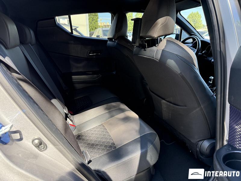 Toyota C-HR 17 toyota c-hr 2017