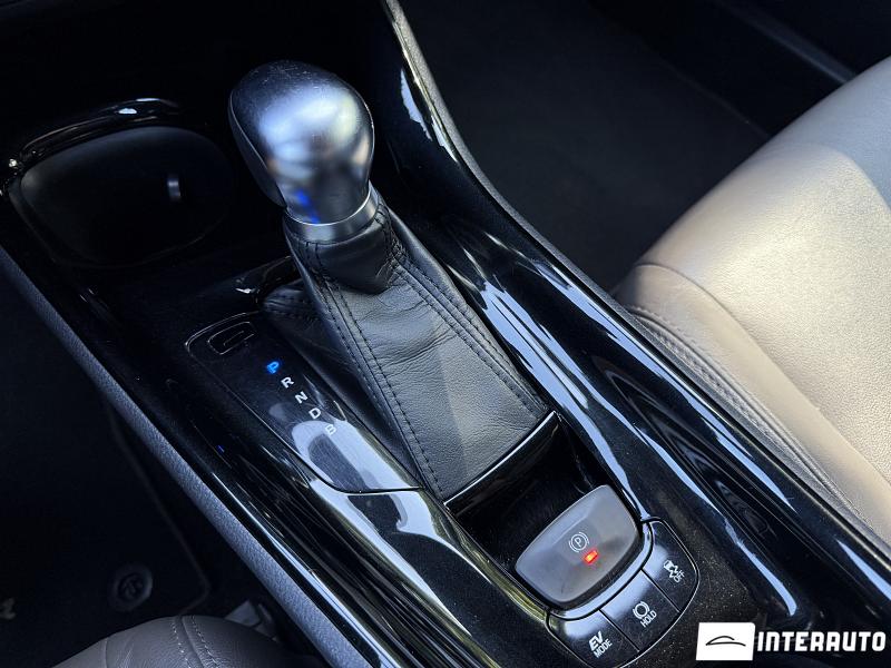 Toyota C-HR 15 toyota c-hr 2017