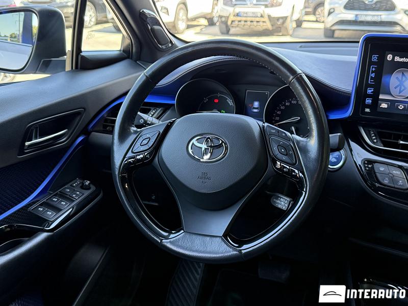 Toyota C-HR 11 toyota c-hr 2017