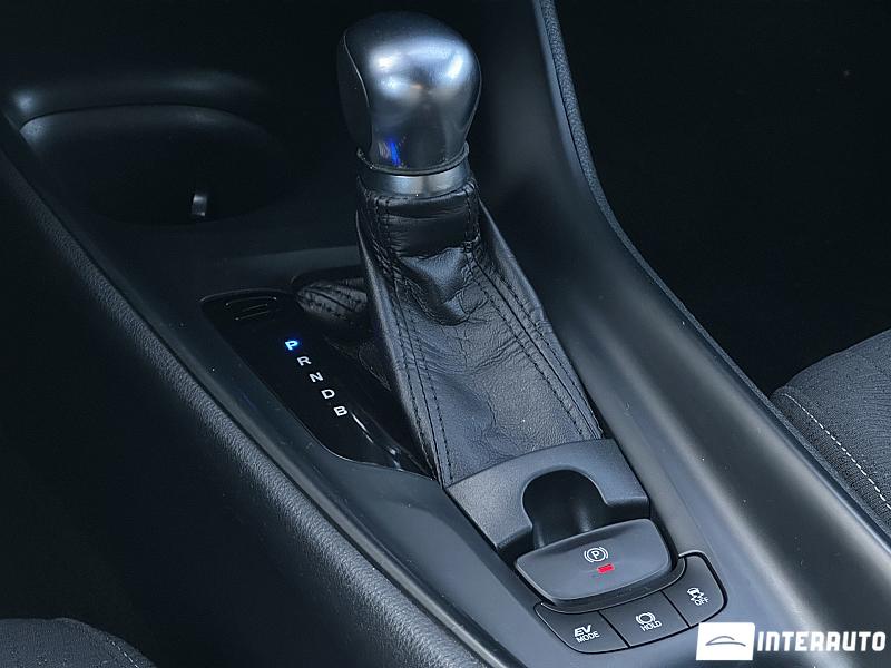 Toyota C-HR 13 toyota c-hr 2017