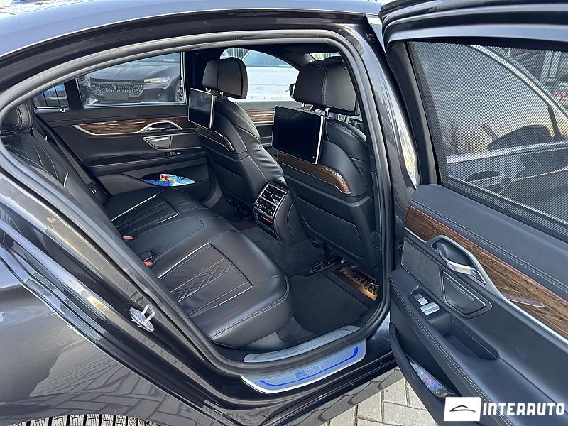 BMW 740e 29 bmw 740e 2018