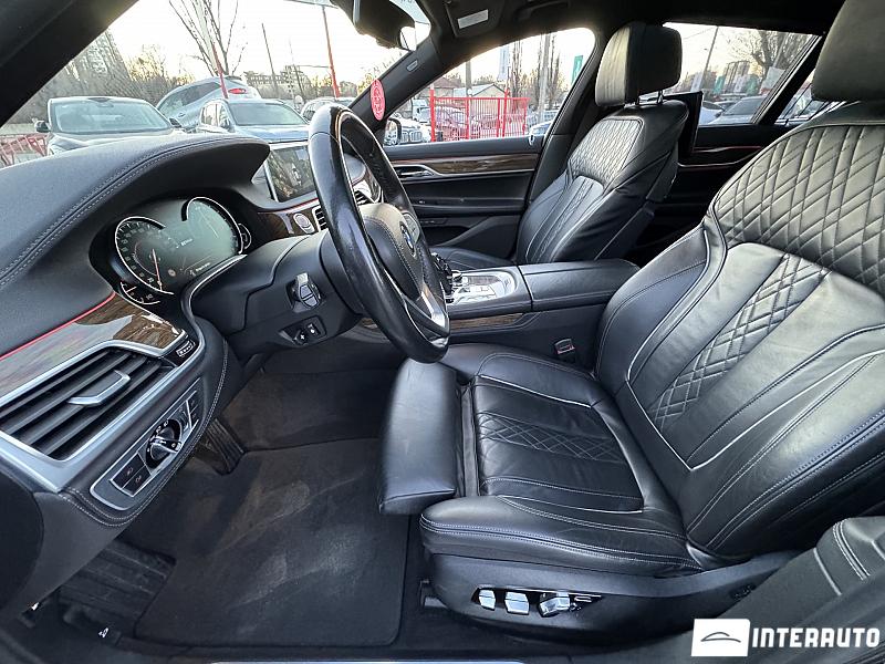 BMW 740e 11 bmw 740e 2018