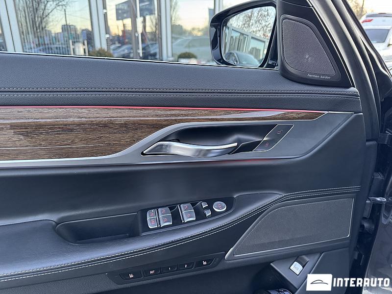 BMW 740e 10 bmw 740e 2018