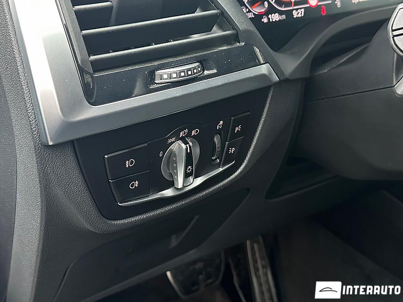 BMW X3 2.0D 8 bmw x3 2.0d 2020