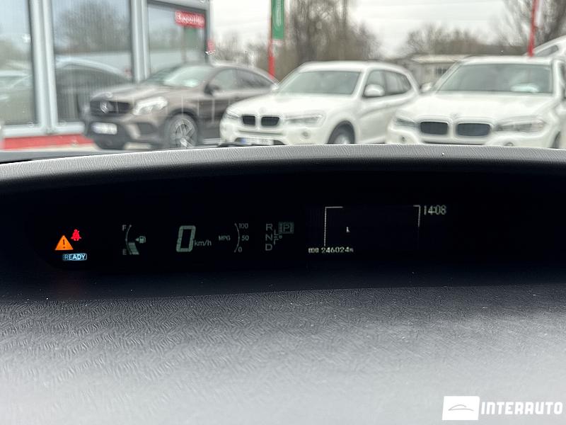 Toyota Prius 15 toyota prius 2014