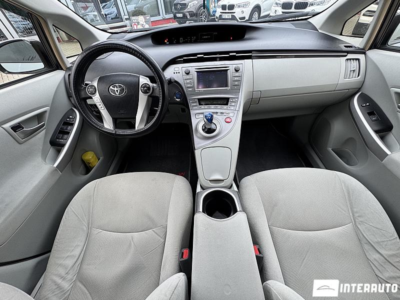 Toyota Prius 12 toyota prius 2014