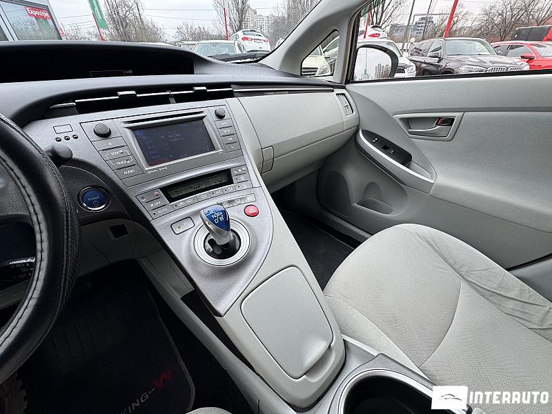 Toyota Prius 16 toyota prius 2014