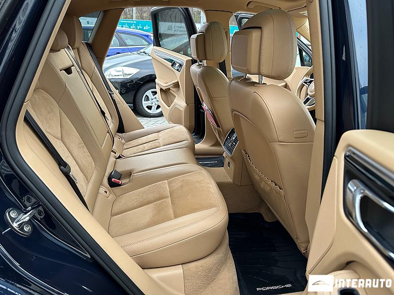 Porsche Macan 13 porsche macan 2017