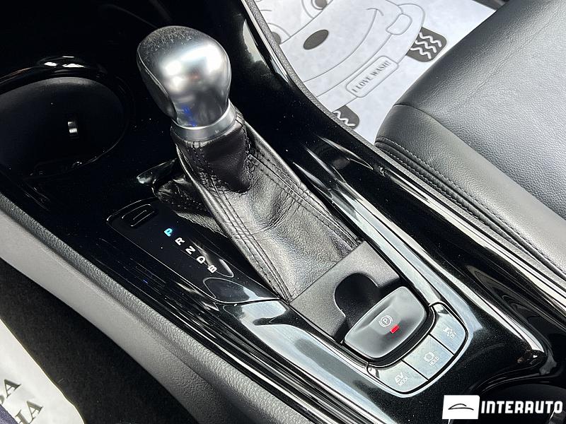 Toyota C-HR 12 toyota c-hr 2018