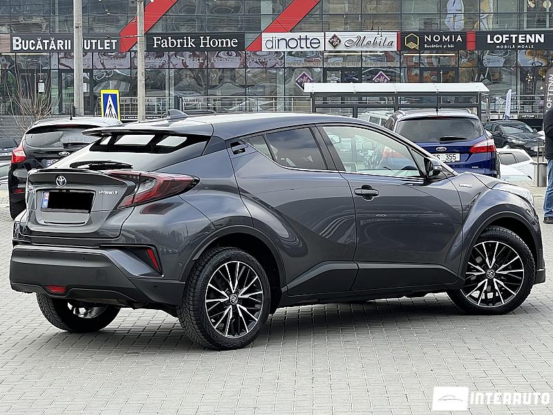 Toyota C-HR 3 toyota c-hr 2018