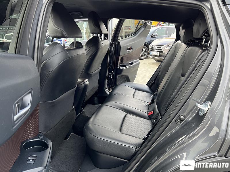 Toyota C-HR 13 toyota c-hr 2018