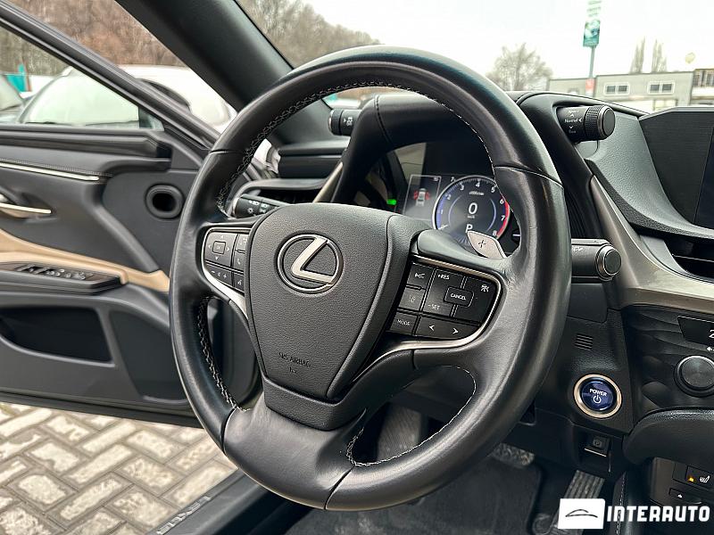 Lexus ES 300h 7 lexus es 300h 2020