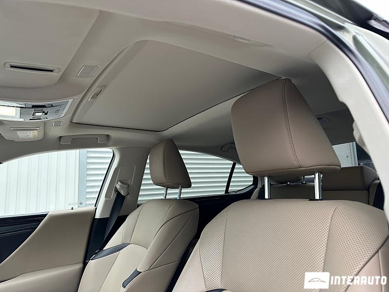 Lexus ES 300h 10 lexus es 300h 2020