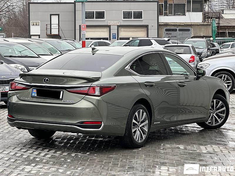 Lexus ES 300h 2 lexus es 300h 2020