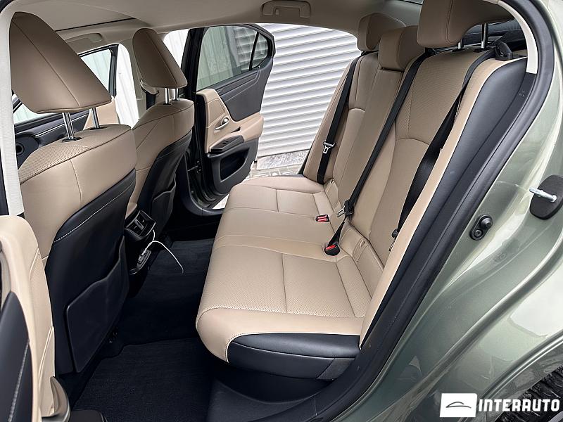 Lexus ES 300h 19 lexus es 300h 2020