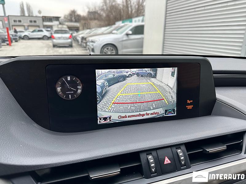 Lexus ES 300h 12 lexus es 300h 2020