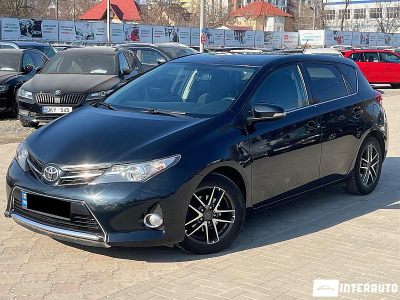toyota auris 2015
