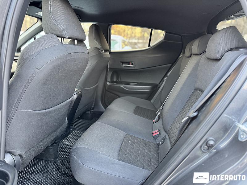 Toyota C-HR 18 toyota c-hr 2020