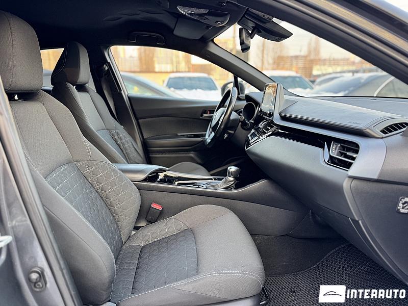 Toyota C-HR 19 toyota c-hr 2020