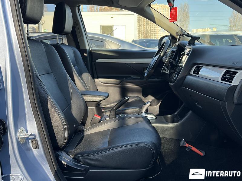 Mitsubishi Outlander 16 mitsubishi outlander 2014