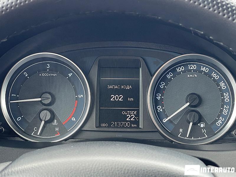 Toyota Auris 10 toyota auris 2014