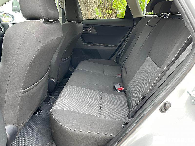 Toyota Auris 15 toyota auris 2014