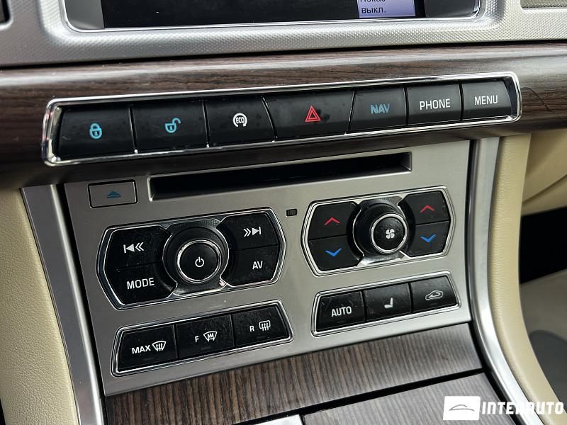 Jaguar XF 12 jaguar xf 2012