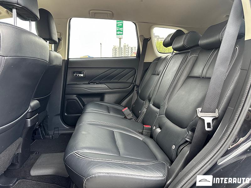 Mitsubishi Outlander 18 mitsubishi outlander 2015