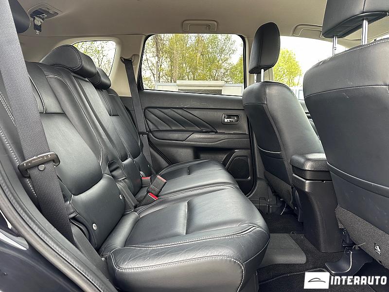 Mitsubishi Outlander 16 mitsubishi outlander 2015