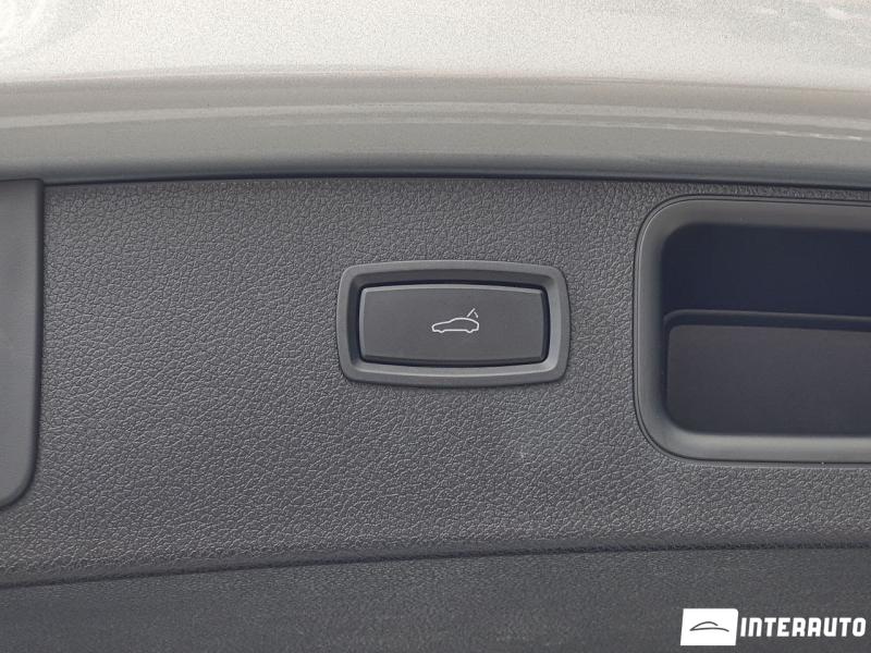 Porsche Macan 18 porsche macan 2019