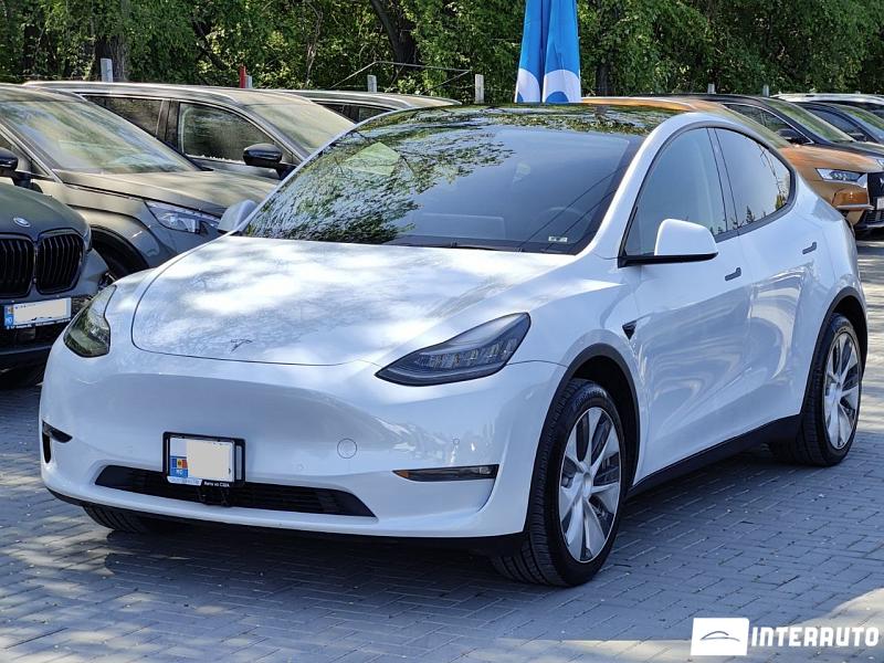 tesla model y 2021