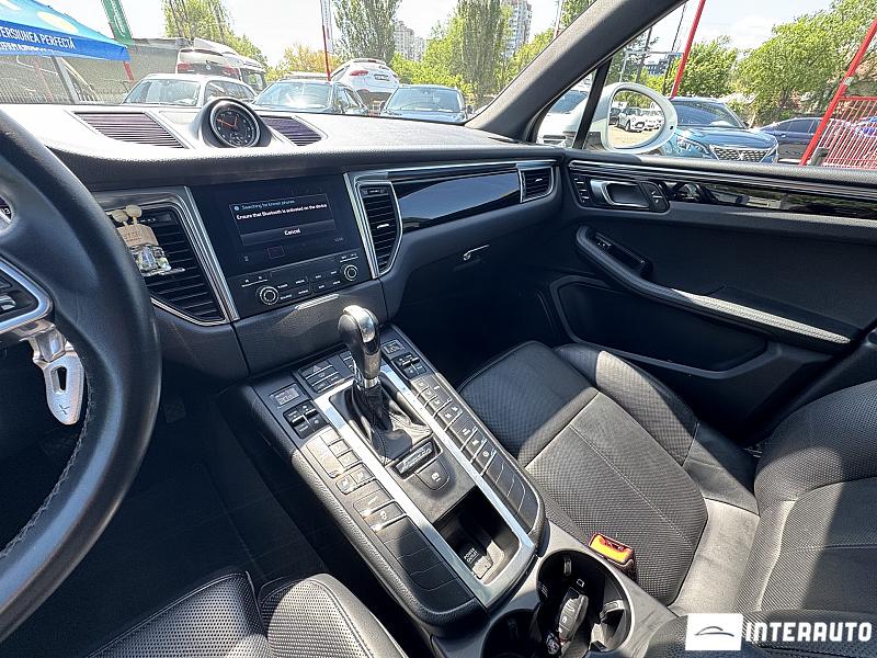 Porsche Macan 17 porsche macan 2018