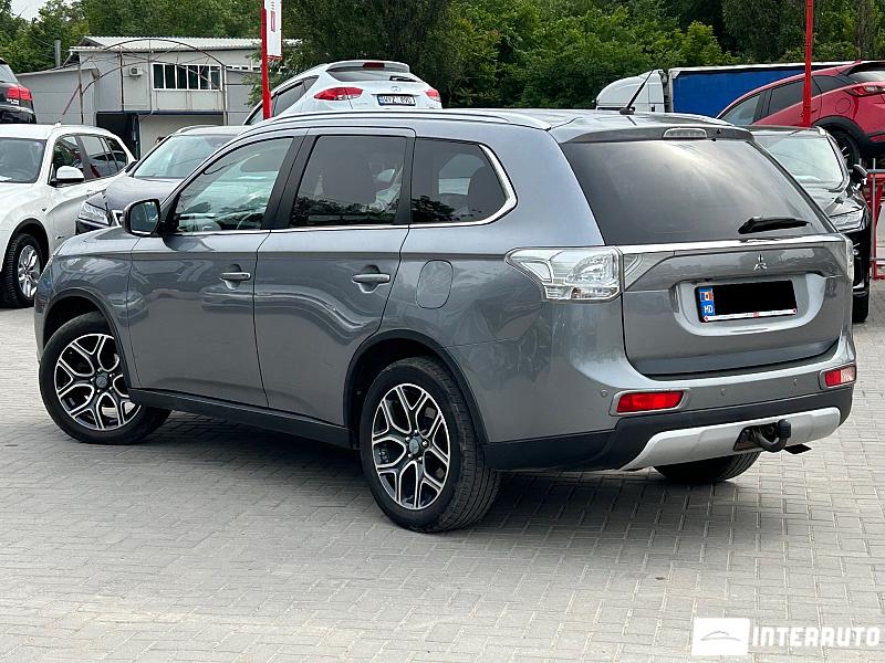 Mitsubishi Outlander 2 mitsubishi outlander 2015