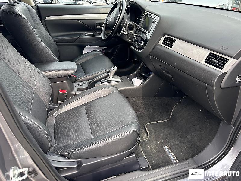 Mitsubishi Outlander 16 mitsubishi outlander 2015