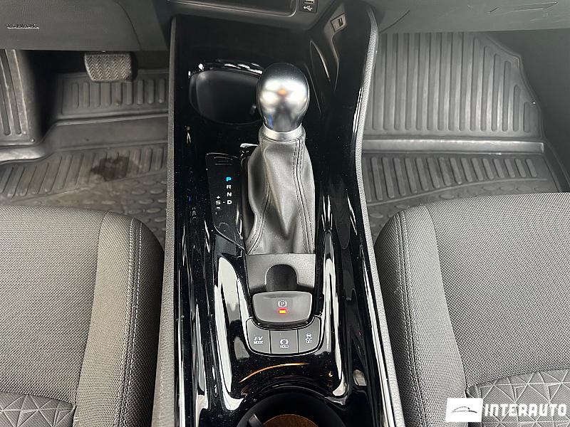 Toyota C-HR 13 toyota c-hr 2019