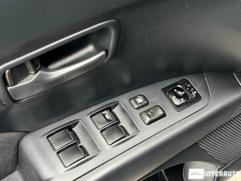 Mitsubishi Outlander XL 6 mitsubishi outlander xl 2011